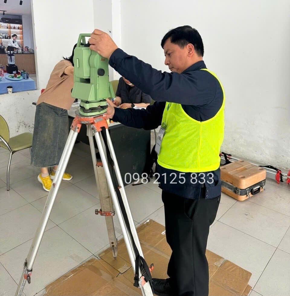 khoá đào tạo sử dụng máy toàn đạc điện tử